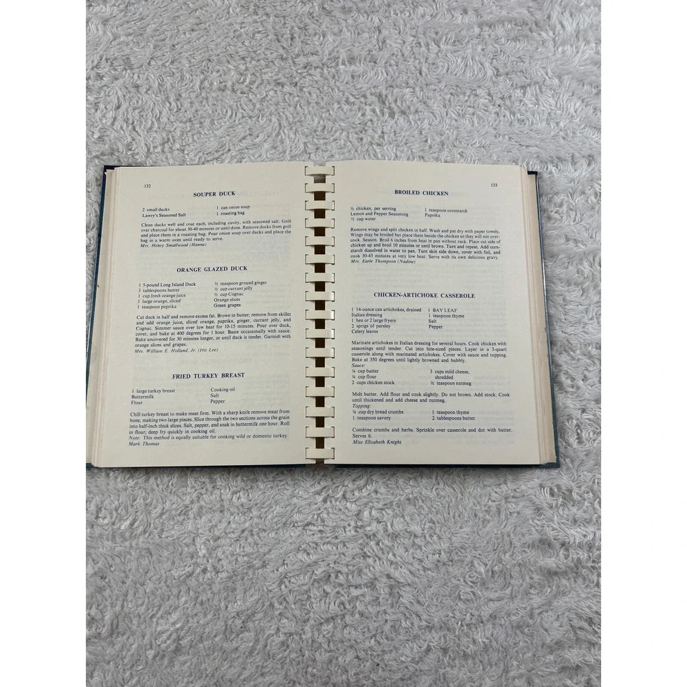 Bay Leaves Vintage 1996 Junior Service League Cookbook HC GOOD